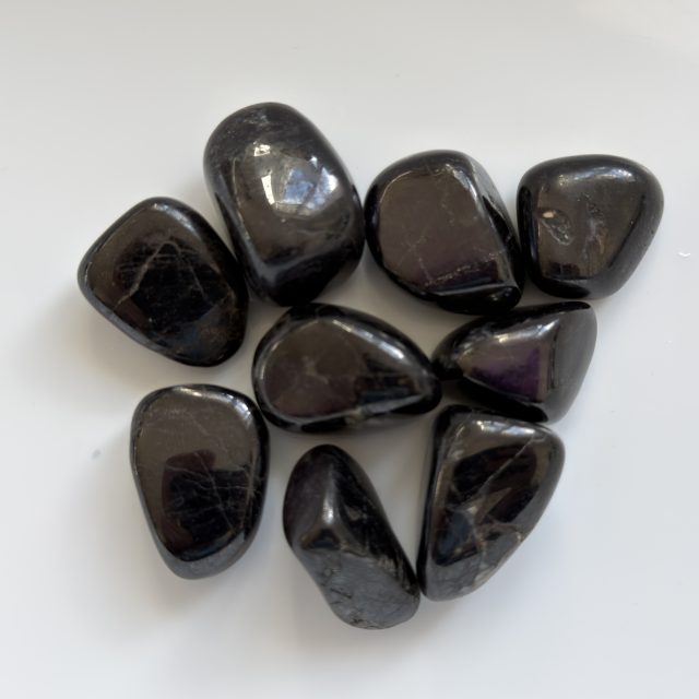 Tumbled Purpurite in Manganese